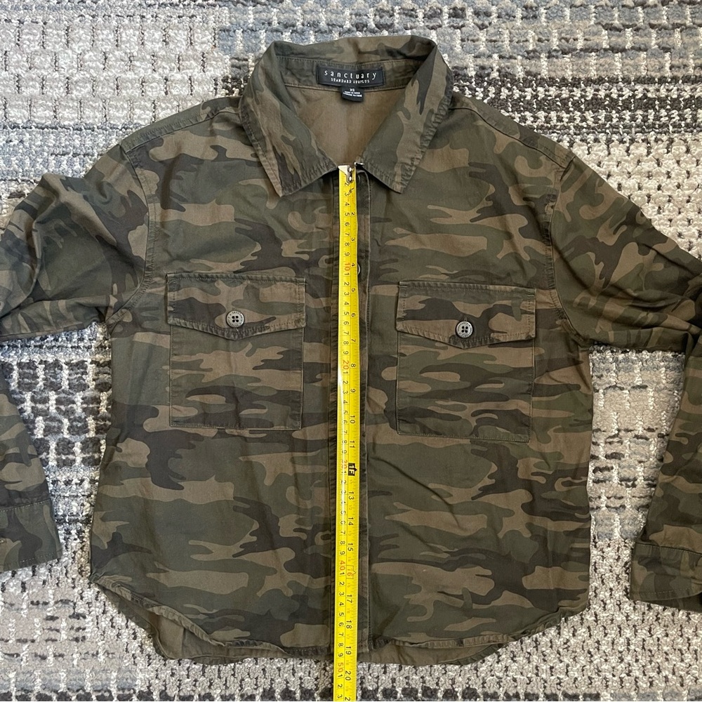 Sanctuary Standard Surplus Long Sleeve Camo Button Down Shirt, Size Extra Small - Picture 4 of 9